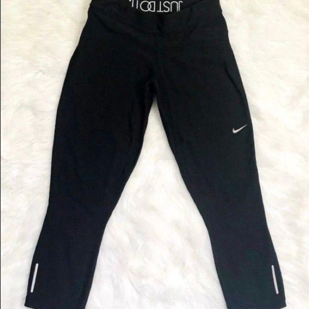 Nike Capri Leggings - Picture 1 of 3